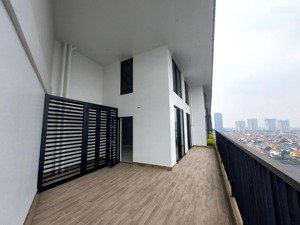 hiếm: mezza + sân vườn sky forest - ban công hướng nam. lh 