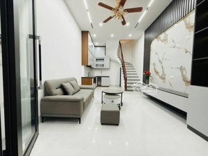 bán nhà la thành-29m2x5t- full nội thất- giá 7.98 tỷ - ngõ thông