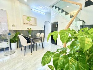 hẻm xe hơi- 2 tầng kiên cố. tặng full nội thất. dtsd 58m2. chỉ 4.x tỷ