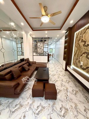 siêu rẻ khương khung, 40m2, 4 tầng, ngõ ôtô, gần ngã tư sở, giá 8,15 tỷ(cam kết nhà thật giá chuẩn)