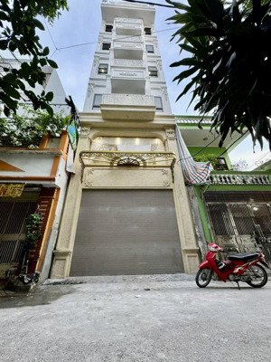 hạ chào 1 tỷ siêu phẩm nhà thiết kế hoàng gia . tại sân gold aoen mall long biên