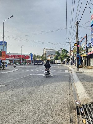 bán nhà mặt phố tại trần hưng đạo, dĩ an, bình dương, 7,95 tỷ, 113m2