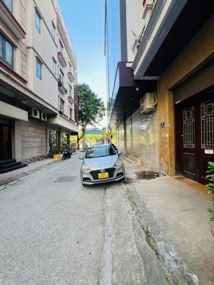 bán nhà phân lô ô tô tránh - vỉa hè - dân xây kiên cố hoàng quốc việt kinh doanh 10m ra phố