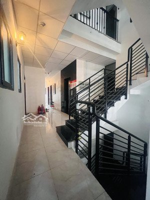 bán toà chdv 8 tầng có hầm ngay khu k300 sân bay, ngang khủng 10x22m, hẻm xe hơi 8m thông. 6tỷ/năm