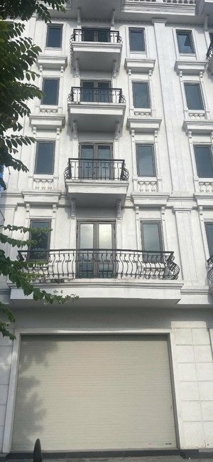 mặt phố văn khê văn phú 2 mặt đường 130m 7 tầng hầm mt 7m đường 40m