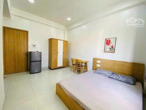 trống sẵn căn studio cửa sổ trời nằm ngay trần văn đang q3