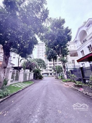 bán định cư biệt thự phú mỹ hưng 500m2 giá tốt nội thất siêu xịn