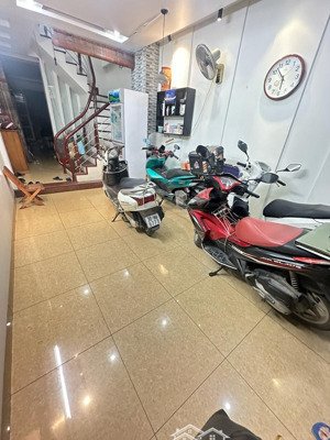 15.8tỷ. nhà mặt phố bố đề, kinh doanh sầm uất, ba bước lên cầu chương dương, 5 phút sang phố