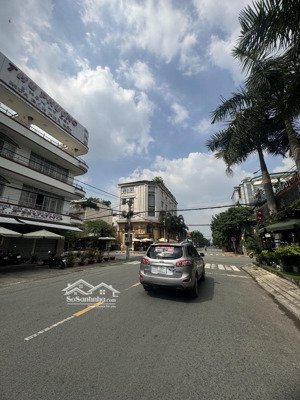 mặt tiền tên lửa gần trà vinh - 100 m2 - 4 lầu ngang 5x20m chỉ 10. x tỷ