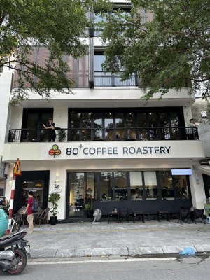 cho thuê nhà mặt phố hai bà trưng với diện tích: 140m2, mặt tiền 7m, giá thuê 1xx triệu