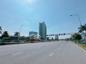 nhà huỳnh tấn phát q7. dt 6,8 x 24. giá 13 tỷ 5 . 164m2. gpxd 5t . nguyễn văn linh, kcx tân thuận