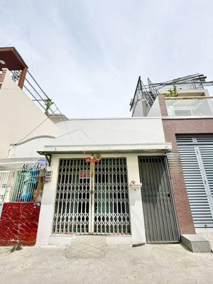 nhà 2 tầng btct, 3pn - 4m * 17,5m - ngay aeon mall, vài trăm mét ra mt tên lửa - khu dân cư hiện h