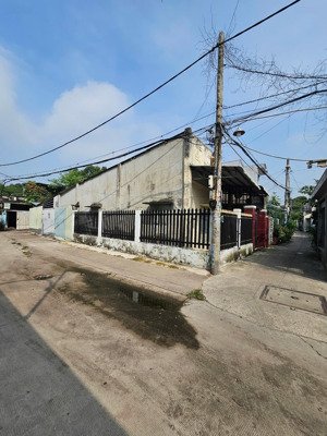 nhà đẹp ngay trường tiểu học thái mỹ giá 1,1 tỷ 154m2 sổ hồng riêng, xung quanh dân cư đông đúc