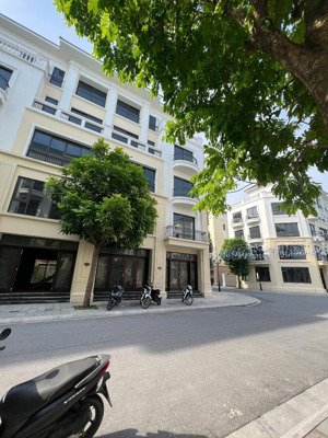 bán căn liền kề xẻ khu khu san hô vin 2 diện tích 98m2 giá chỉ 13,8 tỷ bao phí sẵn sổ lh:0911051289