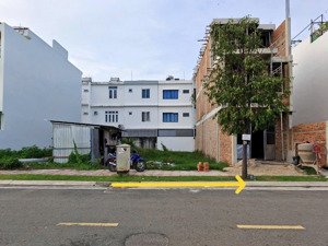 lô đẹp xây nhà hướng đông nam, đường rộng 16met gần cổng chính phong châu chỉ 5,750 tỷ bao hết