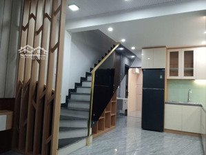 bán nhà 2 tầng đẹp thoáng mát, thiết kế hiện đại công năng hợp lý