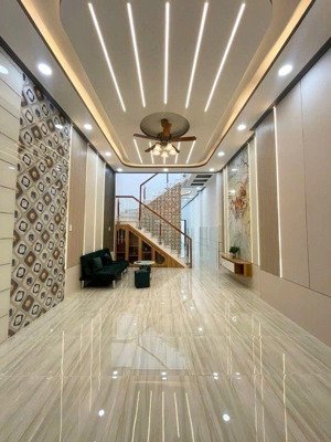 siêu phẩm chân dài 80m2 kế bên tên lửa giáp phú lâm