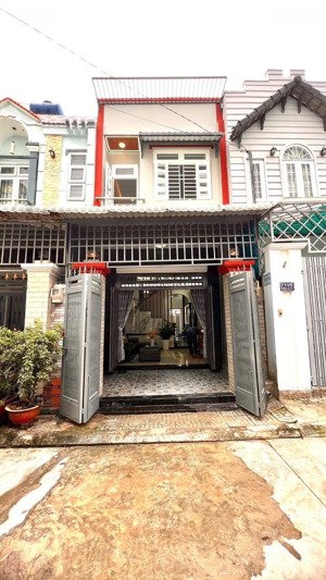 bán nhà 2 mặt hẻm thạnh lộc 19, quận 12. 4tỷ950tr dt:56,9m2 full nội thất. gần ngã tư ga, gò vấp