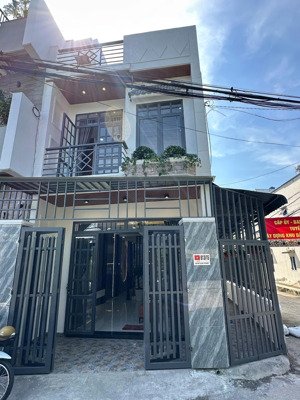 căn nhà góc 2 mặt tiền xe tải 1/ hà huy giáp, quận 12. dt: 6x12m, full nội thất giá 4tỷ530