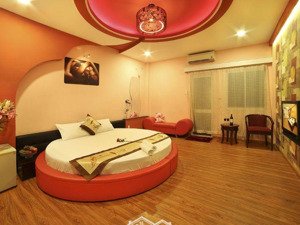 giá rẻ bán nhanh- khách sạn phan xích long p2 phú nhuận- dt: 10.5x19, 5 tầng, 42 phòng- 57 tỷ