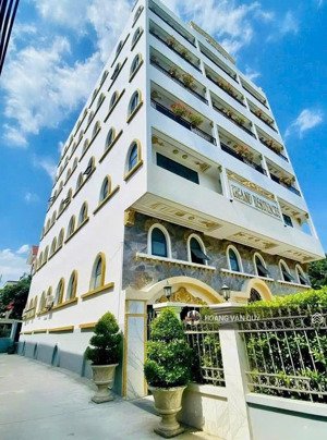 tòa chdv 1 hầm 6lầu góc 2mt bưng ông thoàn ~ 15m*66m = 1000m2. dt sàn : 1700m2. thu nhập : 250tr/th