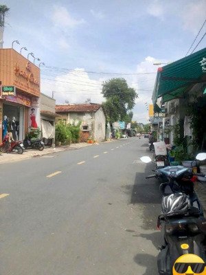 chủ cần tiền bán gấp căn góc mặt tiền khủng gần 130m2 ôtô tránh nhau