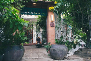 cho thuê villa sân vườn nguyễn văn hưởng, thảo điền, 10x20m, giá 117tr/tháng, trệt, 2 lầu, 5pn