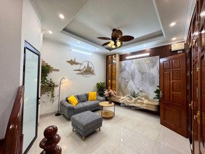 hiếm! nhà phố kim ngưu 36m x 5t ô tô đỗ cổng ngõ thông nhà mới full nội thất giá 8,9 tỷ