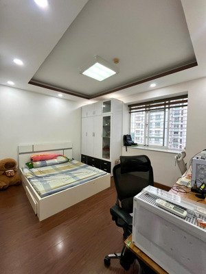 cần bán gấp căn hộ phú lợi phường 7, q8 dt 77m2 , 2 phòng ,1wc
giao thông thuận tiện di chuy