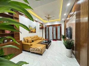 hiếm! nhà cực đẹp 38m2x6t đầy đủ nội thất. thang máy, cách mặt phố 30m, ngõ thông phố hồ tùng mậu.