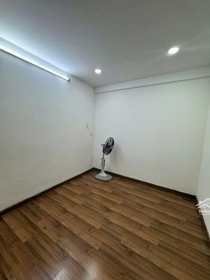 chung cư nguyễn chí thanh, q11: 10 triệu/th, 3p ngủ lớn, 120m2, full nt