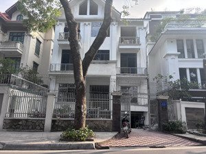 chính chủ cho thuê biệt thự linh đàm đường to, nhìn hồ, chỗ đỗ xe thoải mái. lh 