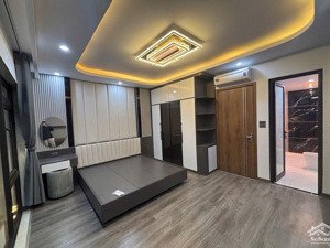 chính chủ cần bán gấp nhà nguyễn văn cừ dt 66m2, 6 tầng, thang máy, mt 5m, tặng nội thất