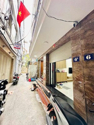 nhà đẹp phố lạc long quân cầu giấy 40mx6t,mt4m giá 11.5tỷ ngõ nông rộng 10m ra ô tô full nội thất