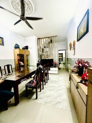 gấp gấp! bán nhà ngõ 10 láng hạ 60m2 mt 4.5m giá 13.6 tỷ