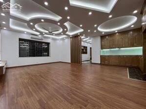 Chính chủ bán căn hộ tòa 101 Láng Hạ 148m2 4PN 2WC nhà siêu đẹp giá 14 tỷ có thương lượng