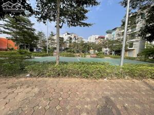 Bán đất tái định cư giang biên, 90m2 view công viên, hiếm đẹp