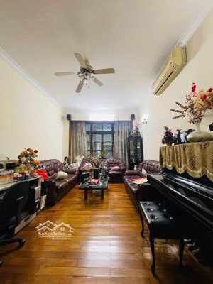 ba bước ra phố lò đúc, 2 thoáng, dân xây chắc chắn, không quy hoạch, 38m2 sổ đẹp