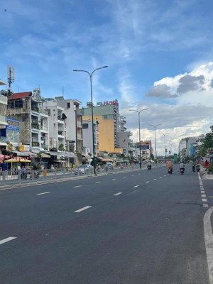 bán mặt tiền dương quảng hàm gò vấp dt 5x18m, hiện trạng cấp 4, giá 16 tỷ