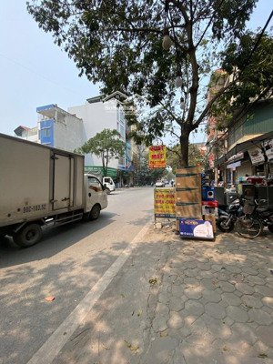 mặt phố mậu lương hà đông, vỉa hè kinh doanh sầm uất ngày đêm