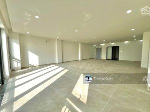 cho thuê nguyên căn 7*20m hoàn thiện trống suốt tiện setup văn phòng tai kđt vạn phúc city giá tốt.