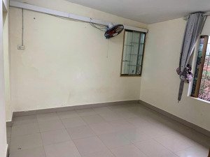 cần cho thuê căn hộ tầng 1 - a11 nghĩa tân, cầu giấy, hn, dt75m2, giá 9tr/ tháng,