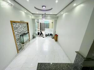 Cho thuê nhà phố Văn Cao, 4 p.ngủ full đồ, DT: 55m2.