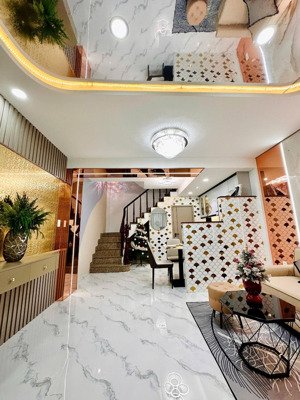 bán nhà quận 3 - nhà 4 tầng cách mặt tiền trường sa 1 căn - cn 32m² - full nội thất