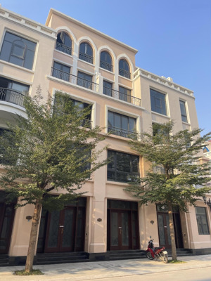 vin2 -chà là bán nhanh căn 63m , hướng đông nam siêu mát , gần công viên, nhà 5 tầng