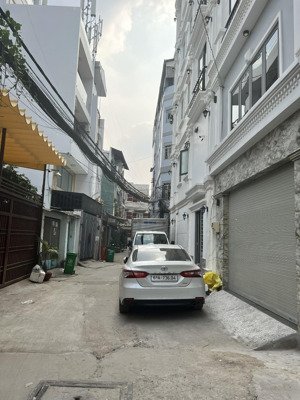 nhà 3 tầng, dt 4.7x17m, cn 80m2, hẻm xe tải nguyễn xí, giá chỉ 115tr/m2