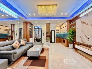 lò đúc - hai bà trưng - 30m mặt phố - thang máy - mới tinh - 47m2 - 5t- nhỉnh 10đ