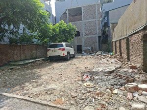 bán đất thượng thanh, long biên, hà nội, 165m2 mt8,5m 22,5 tỷ. oto 7 chỗ tránh, chia 2 lô.