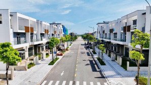 bán nhà phố mặt tiền 3 tầng cạnh aeon mall huế , không ngập lụt