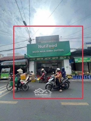 bán gấp nhà 1 lầu, 6x20 giá 810 triệu, nằm ngay chợ phú lợi, đang cho thuê 25 triệu/tháng